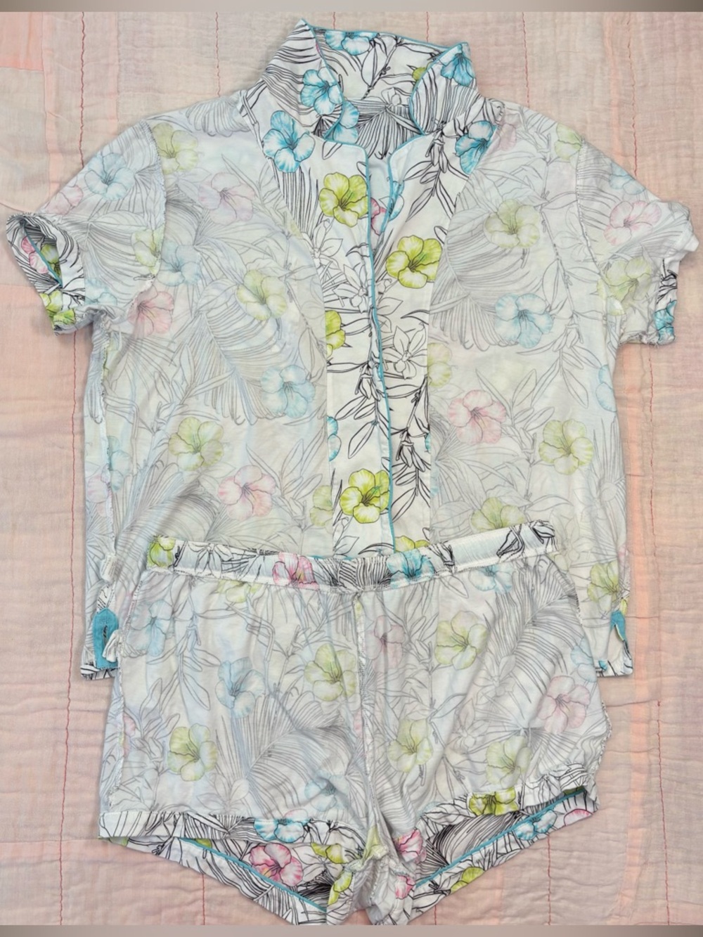 P.J. Salvage Hibiscus Flower Shorts Set, Sz M, Aqua Trim, Yellow, Pink - Picture 7 of 16